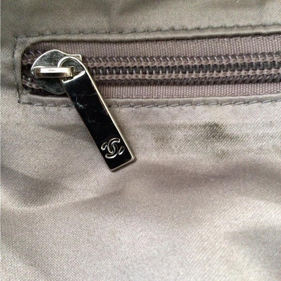 CHANEL Large Edgy Tote Bag - Picture 11 of 16